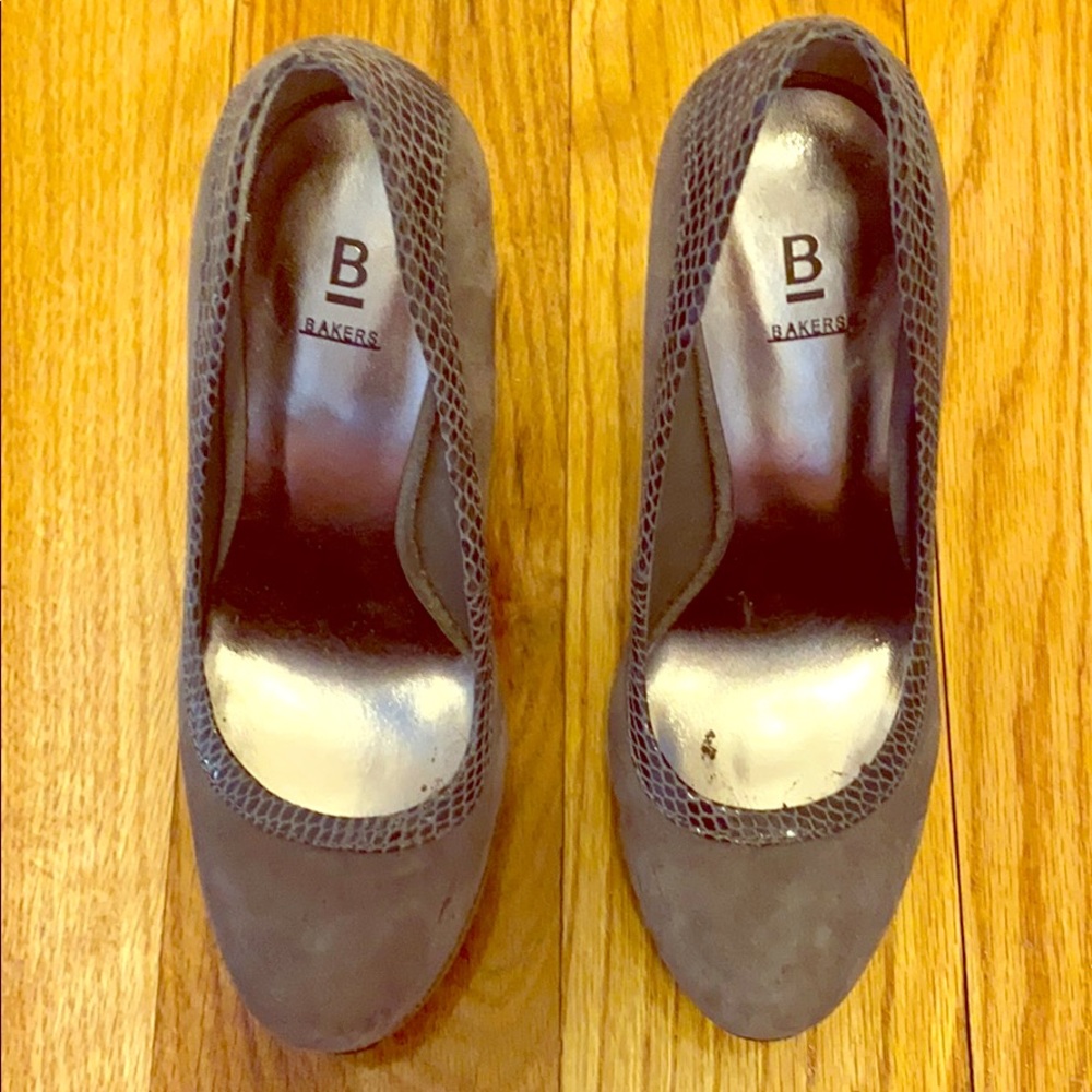 Gray platform pumps
